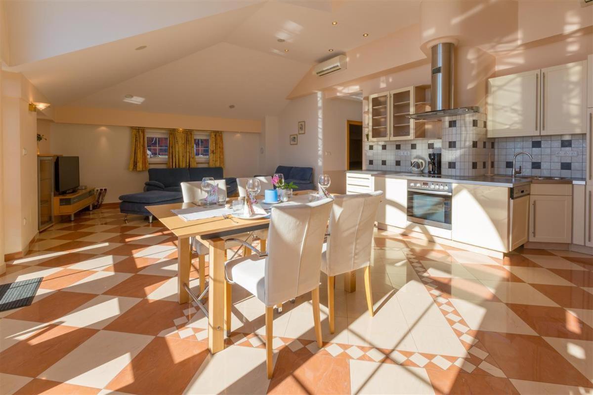 Villa Barbara Crikvenica Rum bild